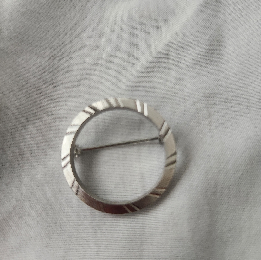 Vintage Circle Infinity Brooch Pin Etched Line Design Silver Tone Metal Shiny El